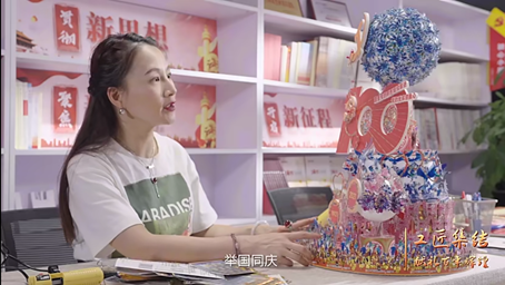 余晓璐介绍今年的作品图片