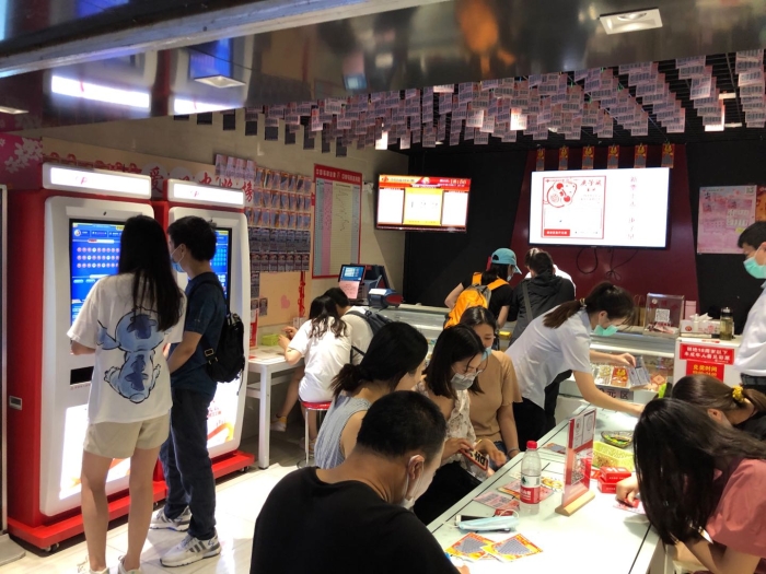 福彩智能投注机扮靓南京初夏街景2