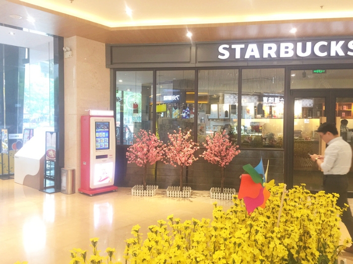 福彩智能投注机扮靓南京初夏街景3