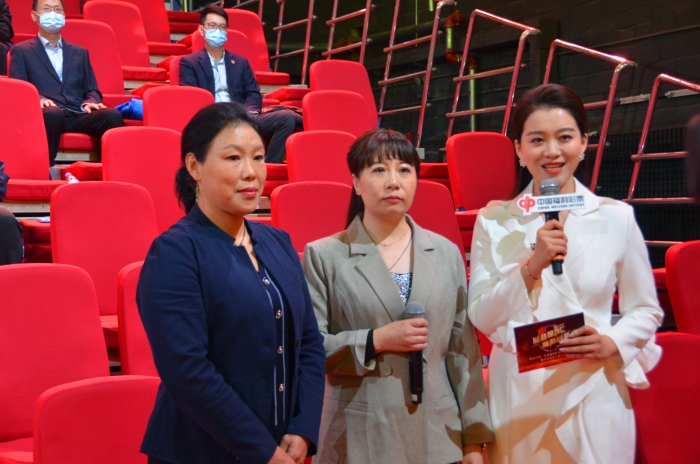 两位站主接受采访