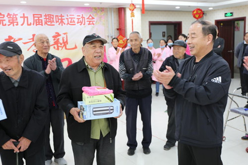 福利院里的趣味运动会3