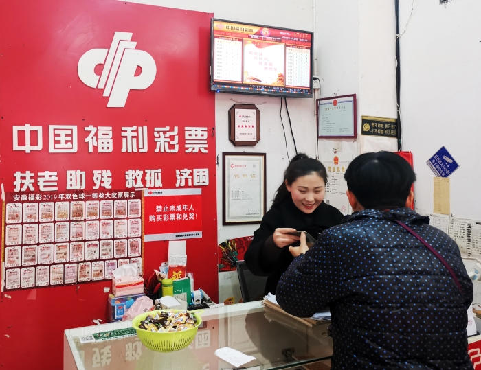 微笑服务暖人心 筑梦福彩绽芳华1