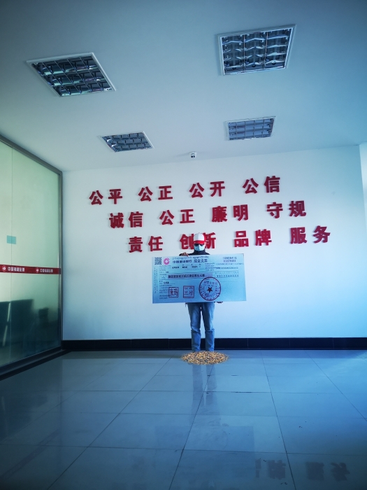 西藏彩民喜中福彩双色球1012万元巨奖2