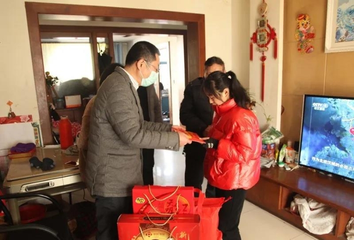 常州“周末关爱•爱在福彩”发放20万元公益金 40户困难家庭每户领到5000元爱心款1 常州“周末关爱•爱在福彩”发放20万元公益金 40户困难家庭每户领到5000元爱心款1