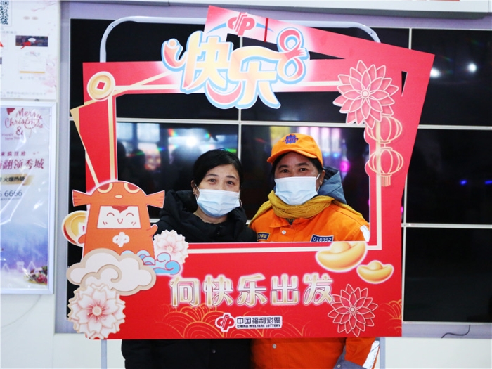 山东福彩邀请彩友和环卫工参与公益观影活动3 山东福彩邀请彩友和环卫工参与公益观影活动3