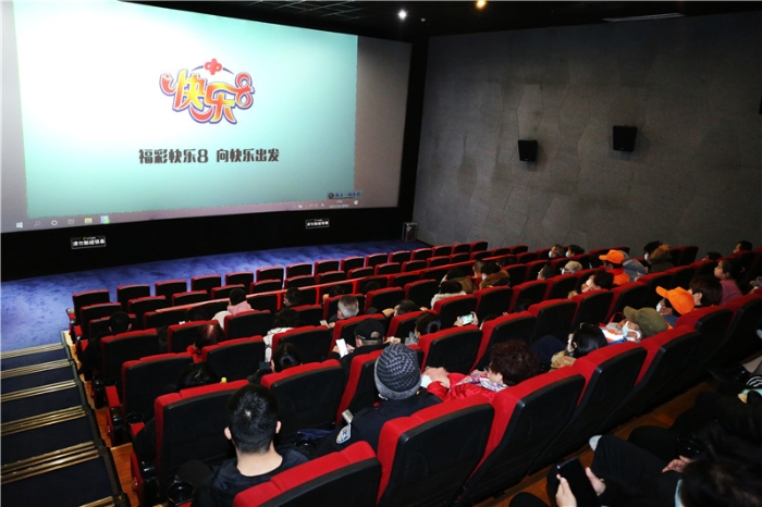 山东福彩邀请彩友和环卫工参与公益观影活动8 山东福彩邀请彩友和环卫工参与公益观影活动8