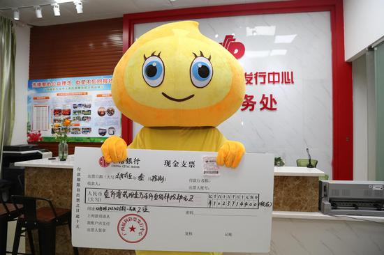 坚持守号3年 中得双色球头奖2注1